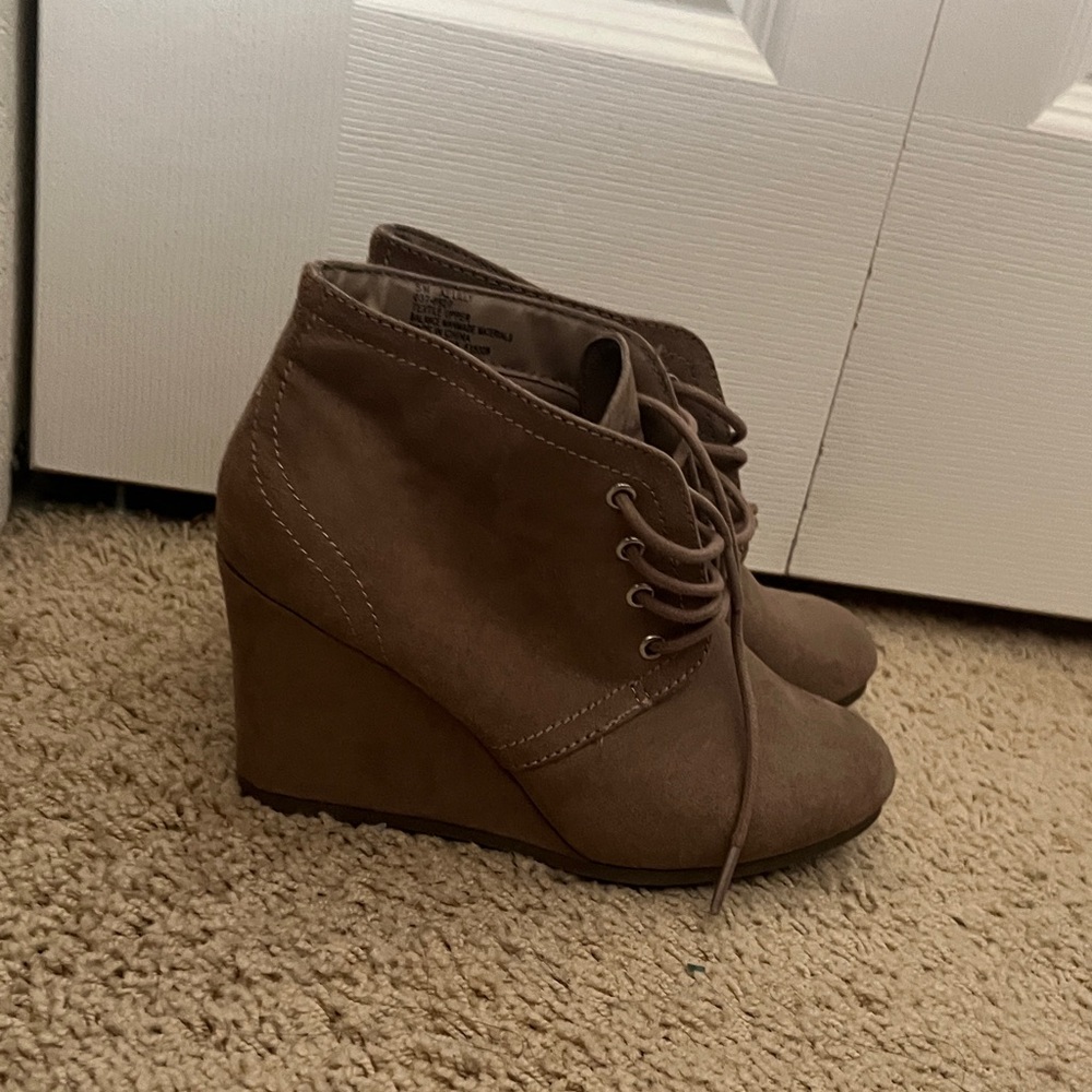 Arizona Jean Company Brown Wedge Ankle Shoes